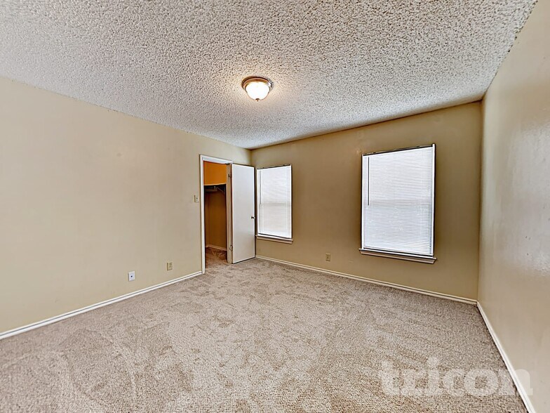 Building Photo - 8015 Chestnut Barr Dr