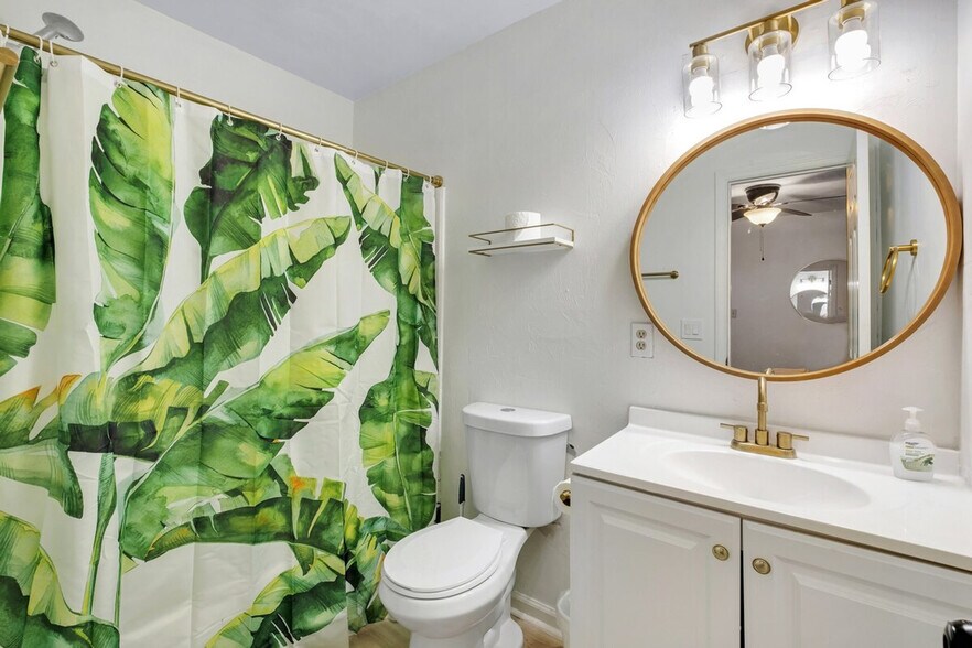 Building Photo - 1308 W Brevard St