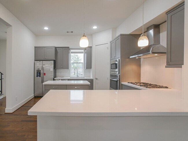 Building Photo - 2004 Rosedale St