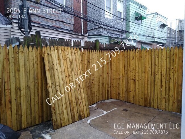 Building Photo - 2054 Ann St