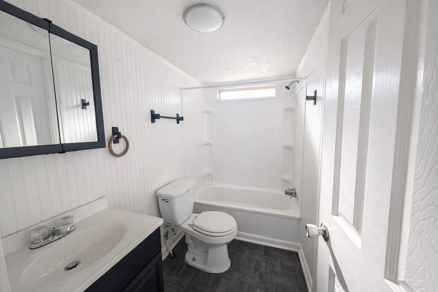 Building Photo - 5094 Red Barn Rd