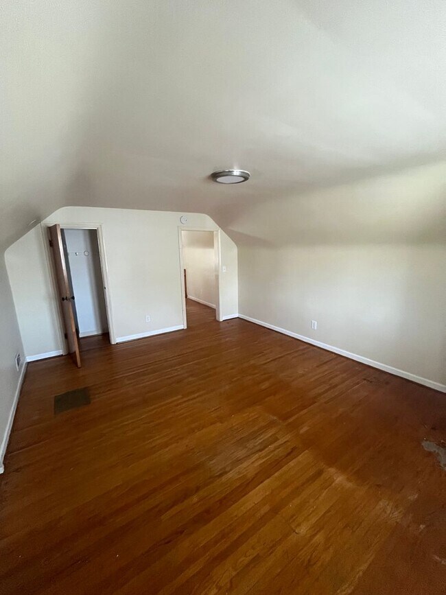 Building Photo - 3 Bedroom Home with In-Law Suite Available Near Rochester General