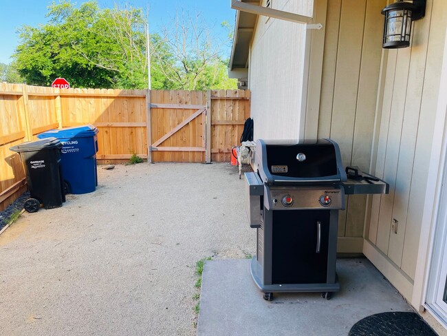 Building Photo - Fully Furnished - All Utilities Included -...