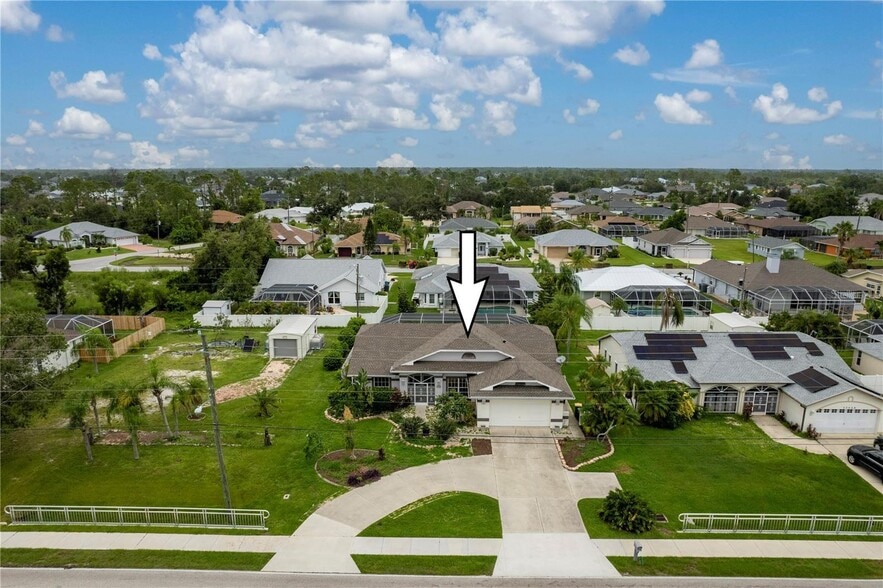 Building Photo - 23420 Peachland Blvd