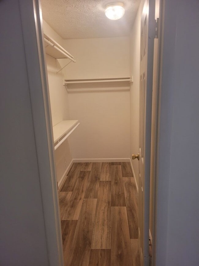 Building Photo - 2 bedroom Ground Floor!