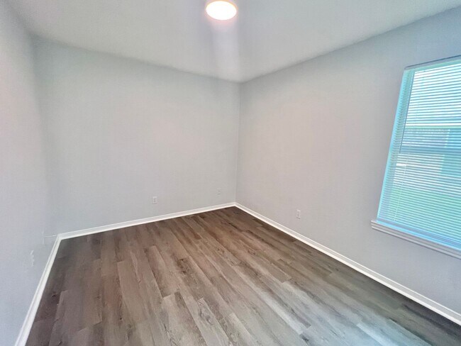 Building Photo - Updated 4 Bed Home in Killeen!