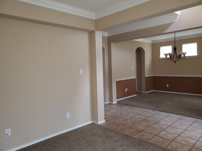 Building Photo - 627 Magnolia Ln