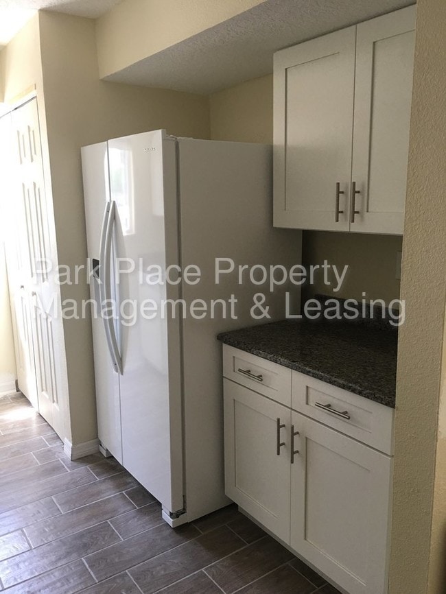 Building Photo - Double Eagle Apartments Unit 39