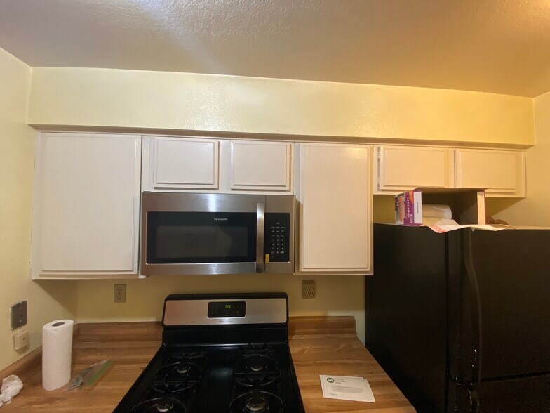 Kitchen left side - 5706 Fair Ave