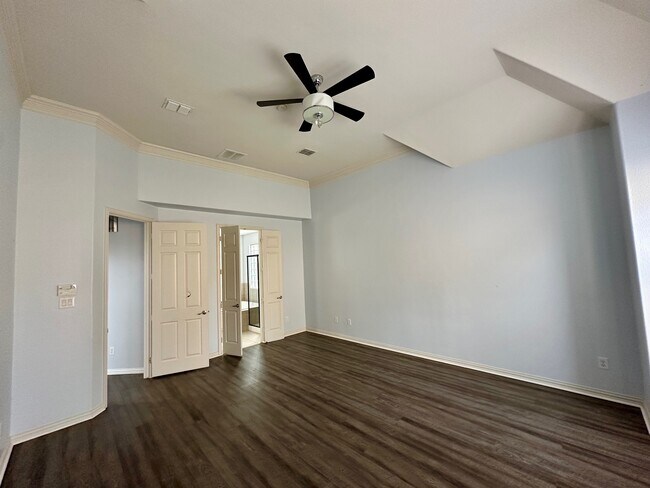 Building Photo - 928 Falcon Dr