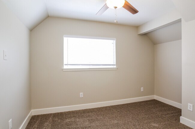 Building Photo - 9711 Farrell Dr