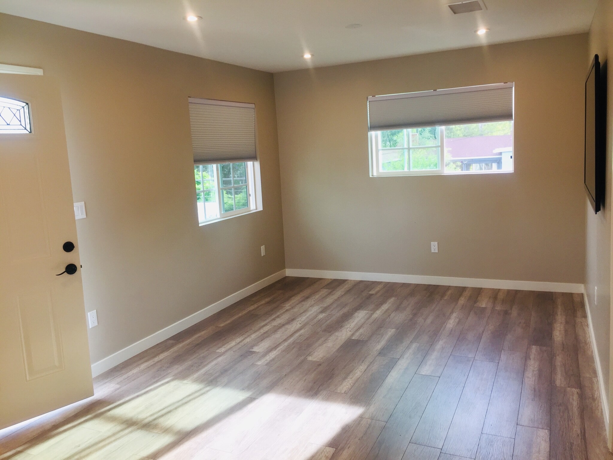 Building Photo - 9229 White Oak Ave