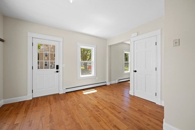 Building Photo - 34 Ricard St