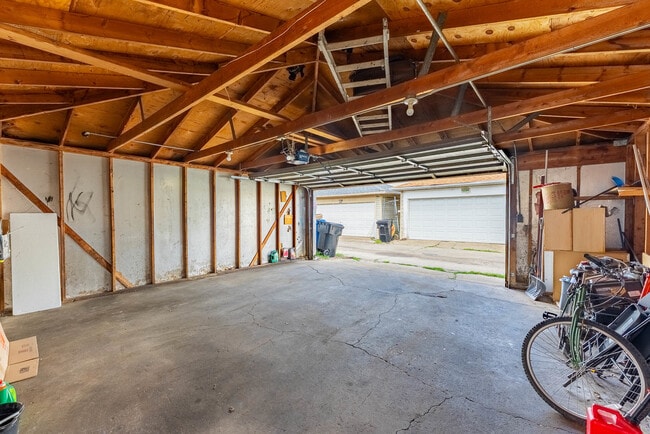 Building Photo - 4820 W Wolfram St