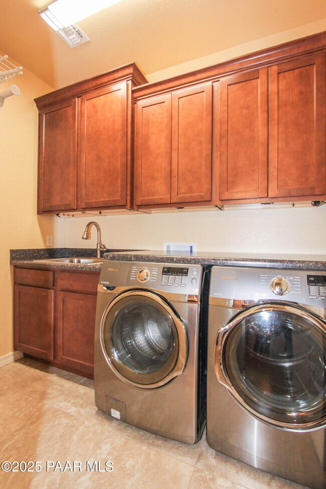 Building Photo - 2677 Capella Dr