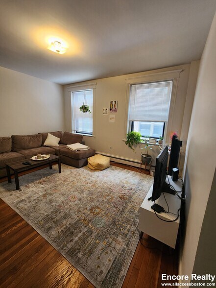 Building Photo - 17 Stearns Rd