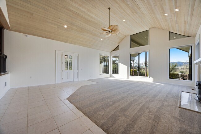 Building Photo - 9168 Eastside Rd