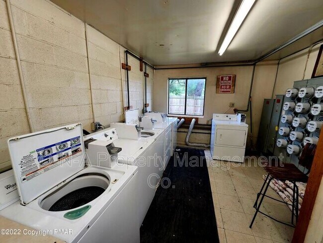 Building Photo - 415 King St