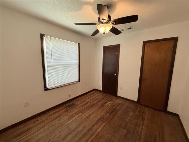 Building Photo - 1004 S 3rd St