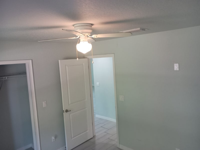 Building Photo - 985 Flomich St