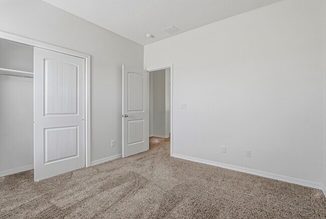 Building Photo - 905 Louisiana Downs Ave