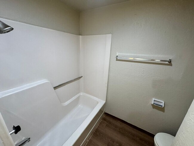 Building Photo - 2 bed 2 bath in Moore schools!