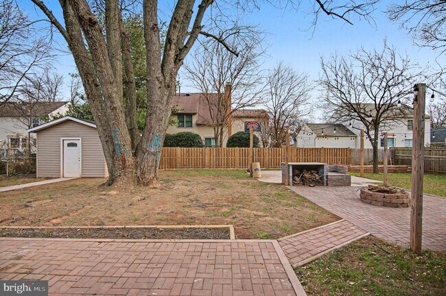 Building Photo - 312 E Gordon St