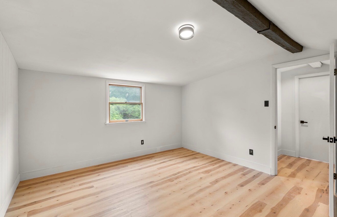 Building Photo - 577 Brook Rd
