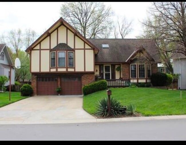 Building Photo - 1405 E Frontier Ln