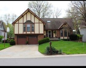 Building Photo - 1405 E Frontier Ln
