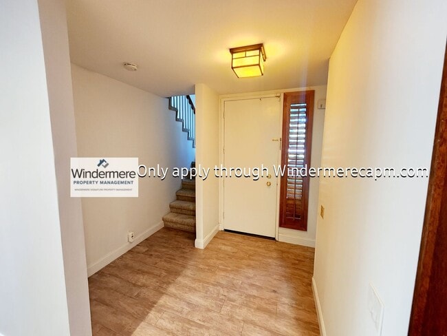 Building Photo - Gorgeous Campus Commons Home Available Now!