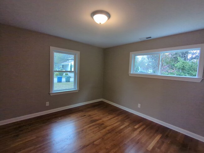 Building Photo - CUTE House in North Brainerd