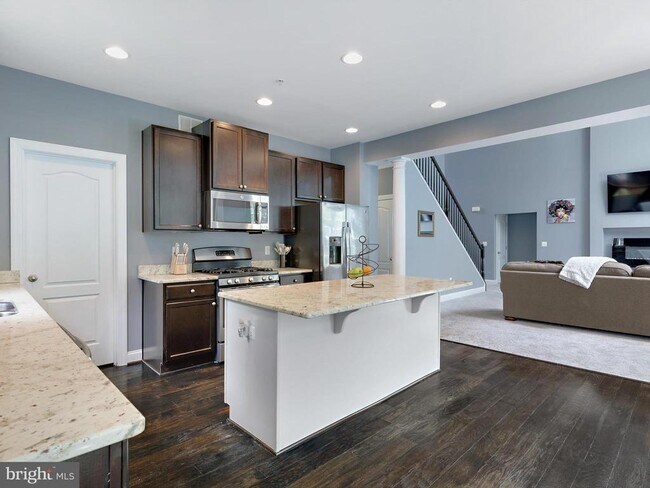 Building Photo - 10504 Sarah Landing Dr