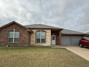 Building Photo - 3-bedroom 2-bathroom house!  HOUSING ACCEPTED! MANY ITEMS INCLUDED!
