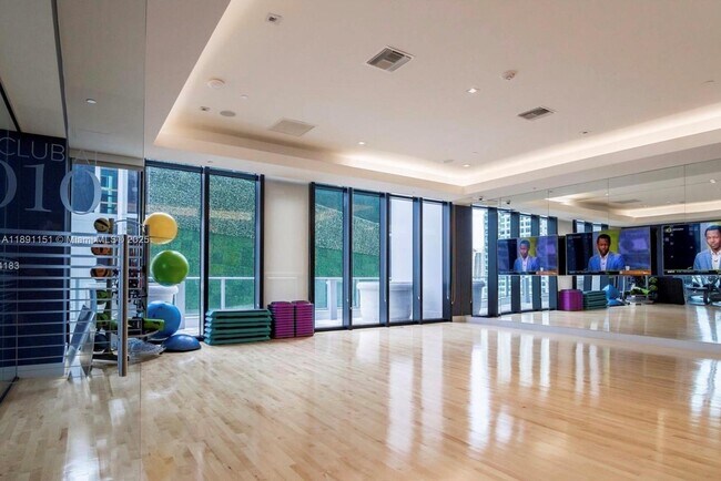 Building Photo - 1010 Brickell Ave