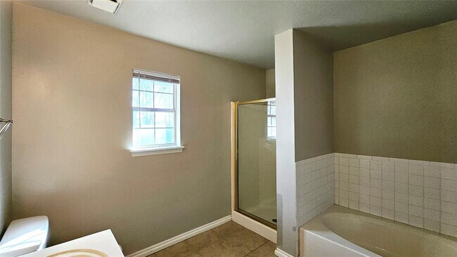 Building Photo - 2137 Harbor Dr