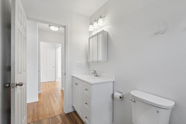 Building Photo - 504 Roland Ave
