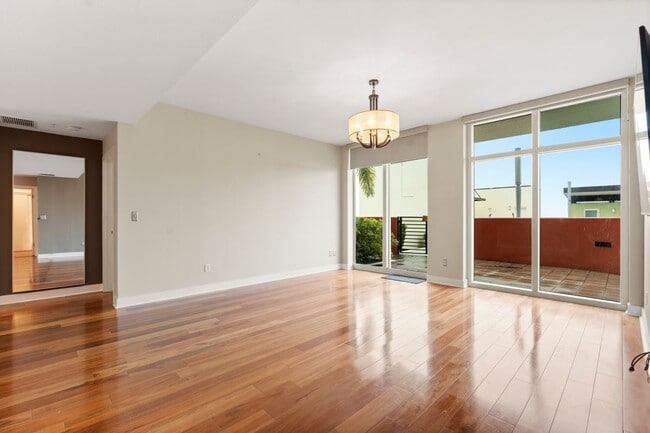 Building Photo - 1208 E Kennedy Blvd