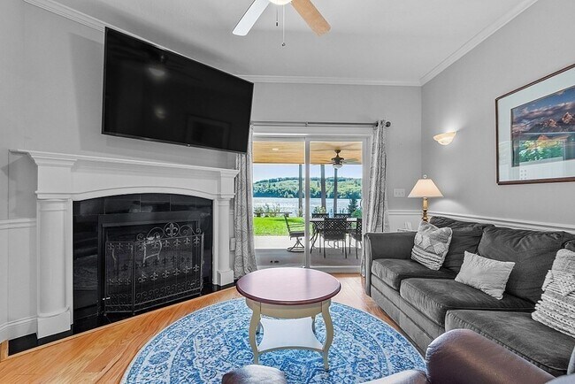 Primary Photo - 164 S Ashburnham Rd
