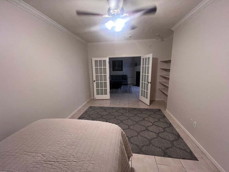 Building Photo - 2324 Sheridan St