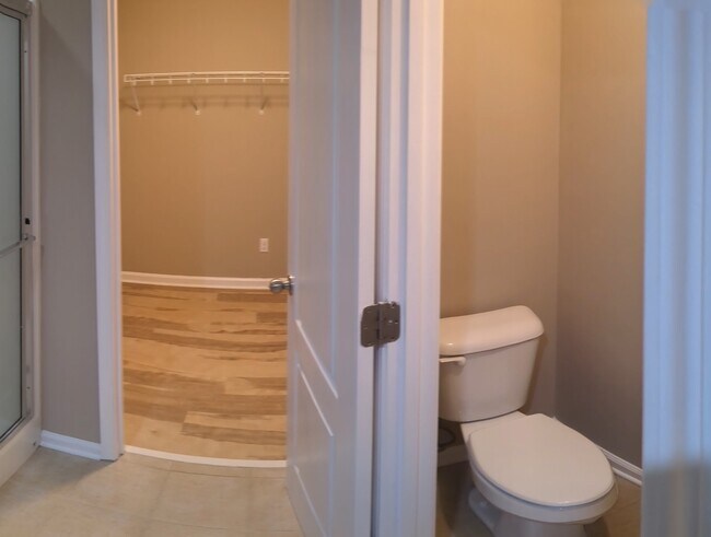 Building Photo - 1011 Blue Bonnet Ct