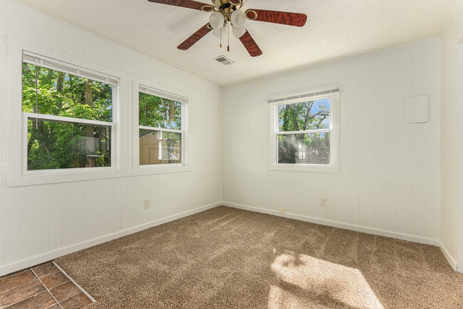Building Photo - 728 Sunnock Ave