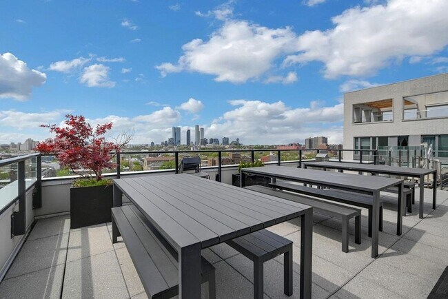 Building Photo - 160 1st St