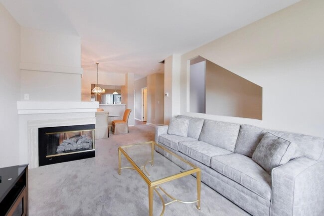 Building Photo - 3357 Ravinia Cir