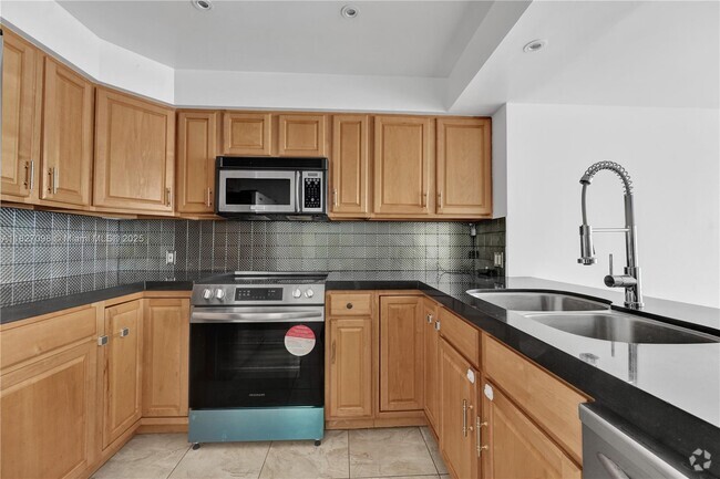 Building Photo - 20335 W Country Club Dr