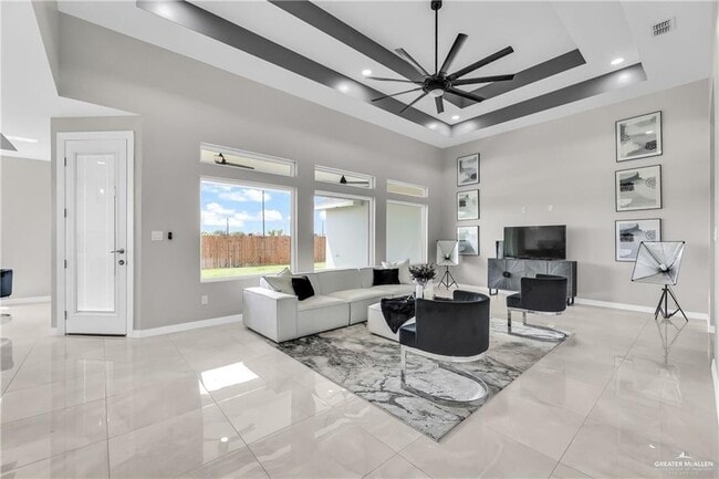 Building Photo - 11 Ulex Ave