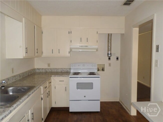 Building Photo - 203 W 58th St