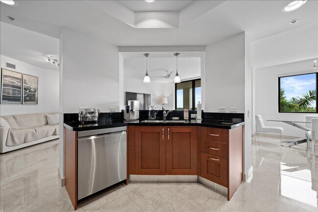 Building Photo - 3610 Gardens Pkwy