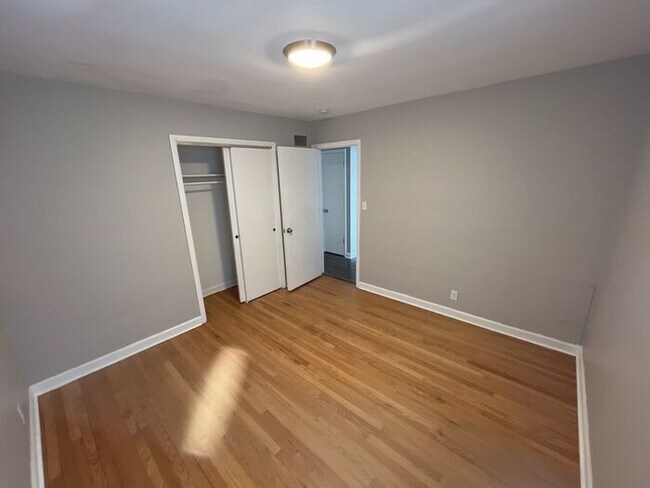 Building Photo - Brick Ranch Single Family Home