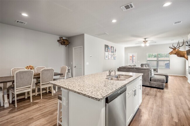Building Photo - 210 Bellewood Mnr Dr